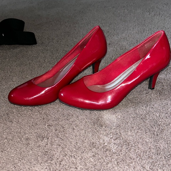 Patent leather red heels, comfort plus by predictions - Picture 2 of 4
